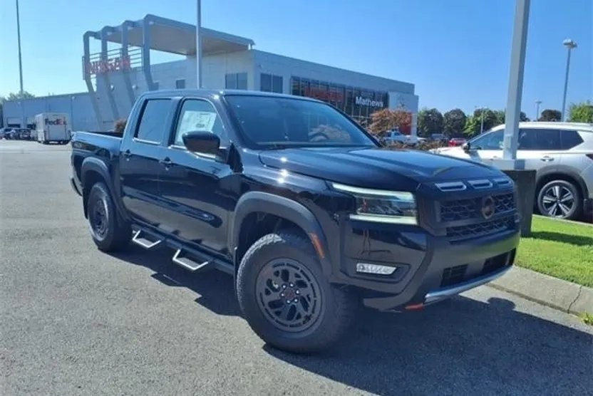 2025 Nissan Frontier Crew Cab PRO-4X photo 1