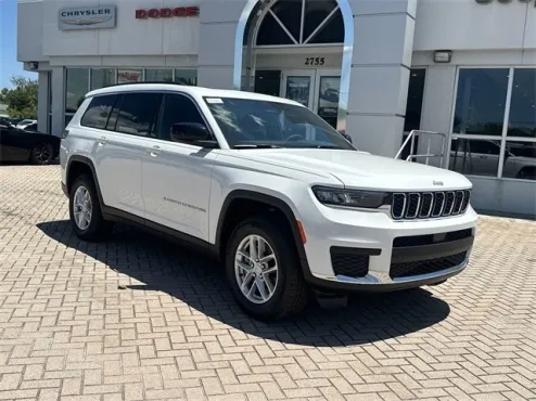 2025 Jeep Grand Cherokee Laredo photo 4