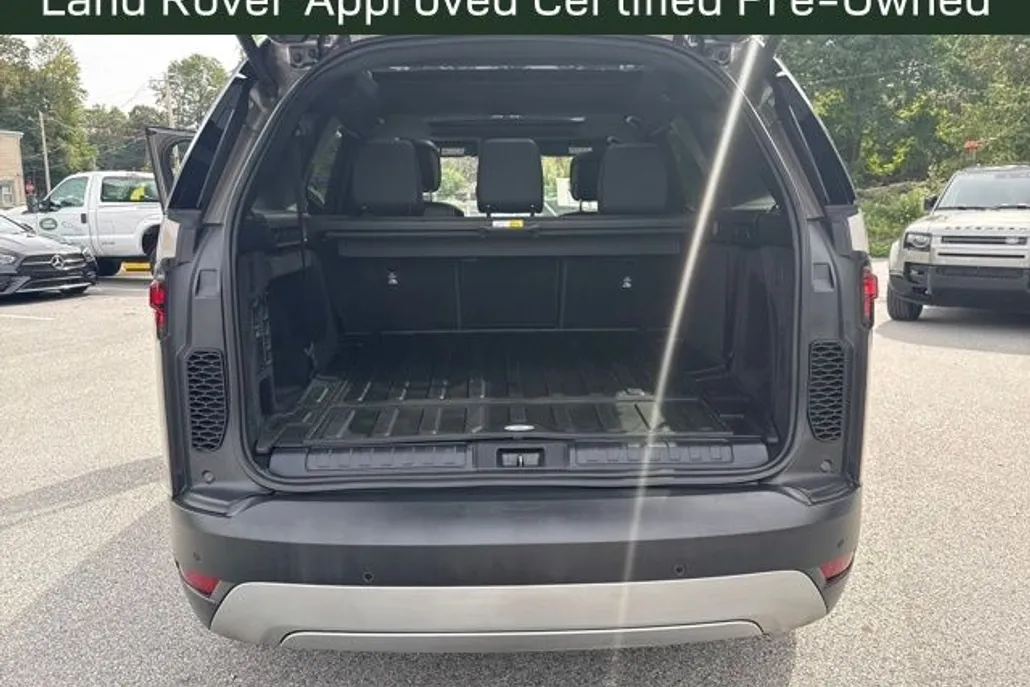 2025 Land Rover Discovery S photo 1