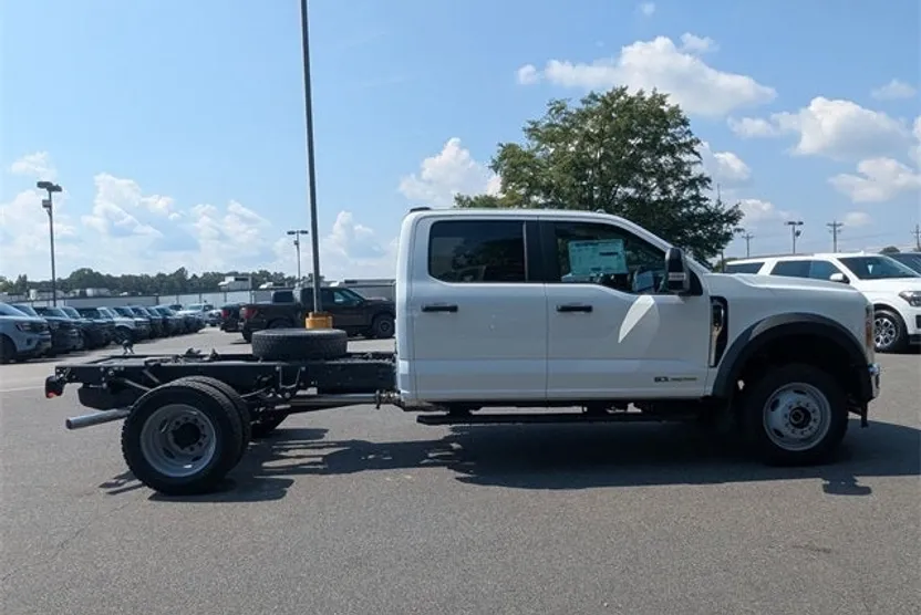 2025 Ford F-450 photo 1