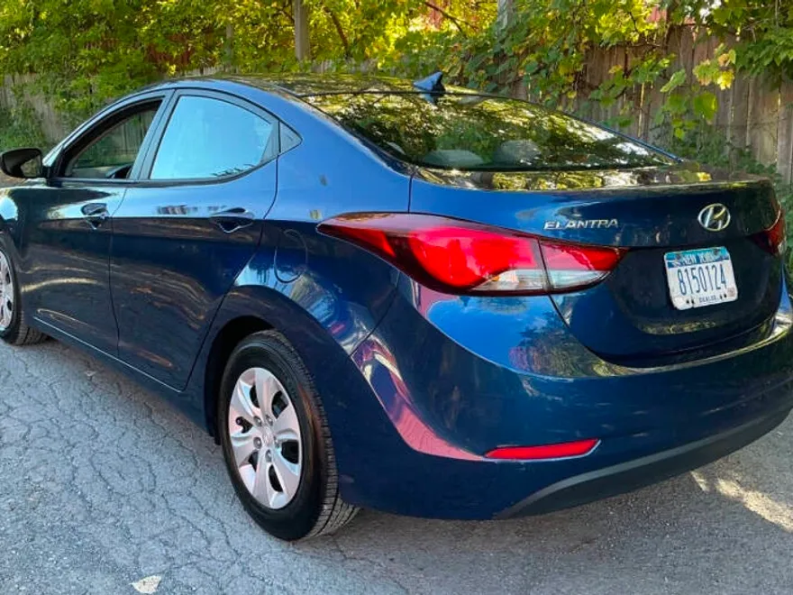 2016 Hyundai Elantra SE photo 1
