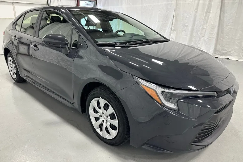 2025 Toyota Corolla Hybrid LE photo 1