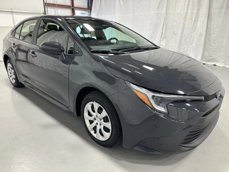 2025 Toyota Corolla Hybrid LE photo 1