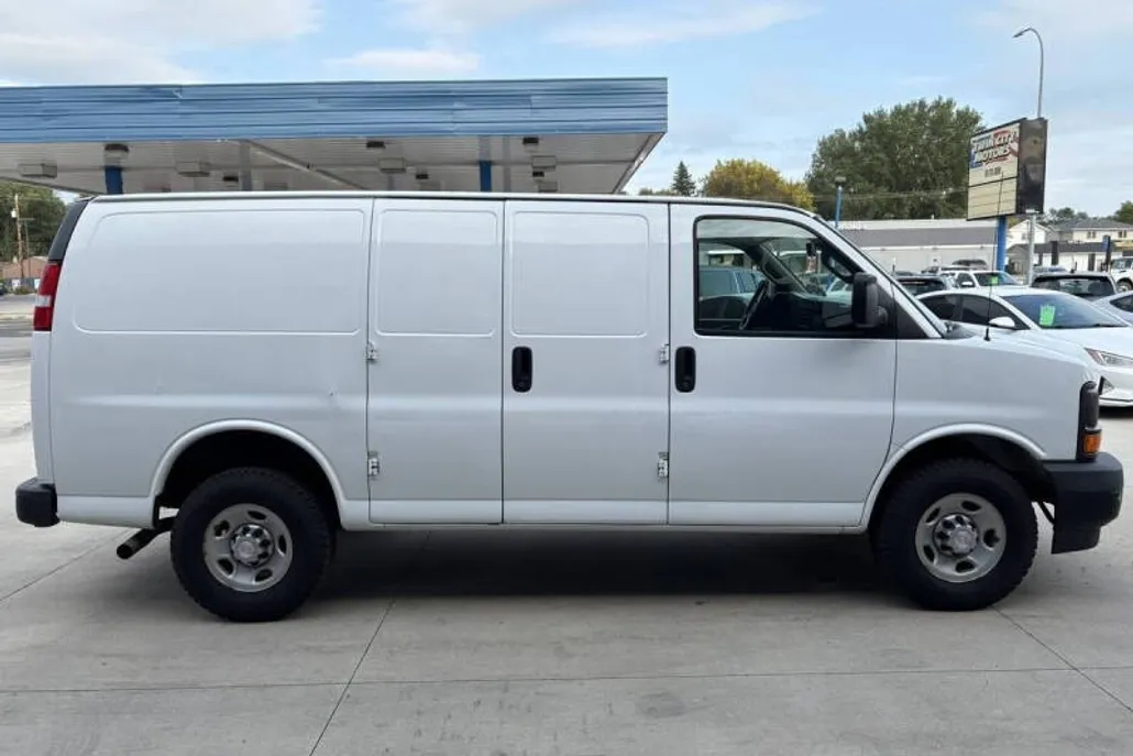 2017 Chevrolet Express 2500 Cargo photo 1