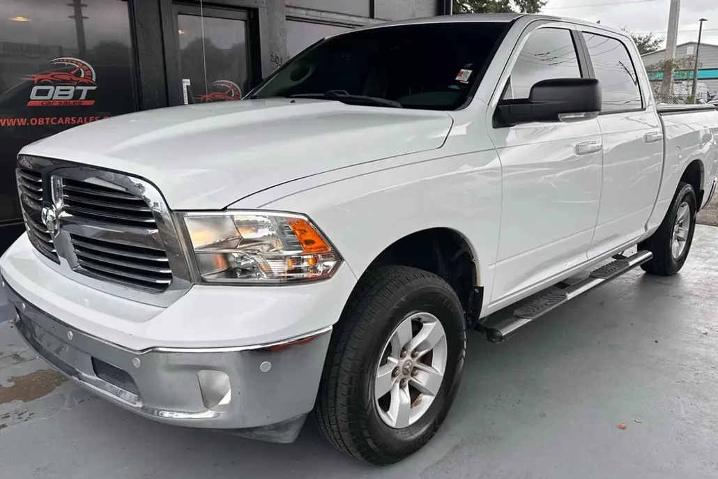 2019 Ram 1500 SLT photo 1