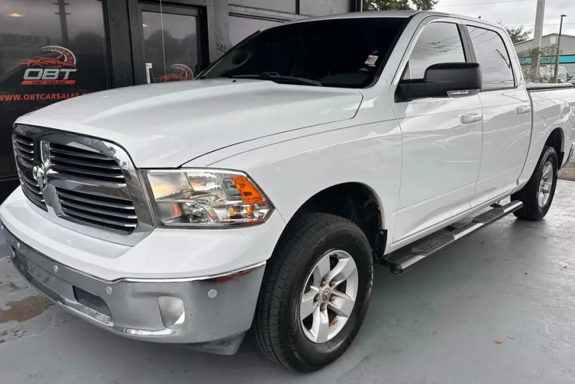 2019 Ram 1500 SLT photo 1