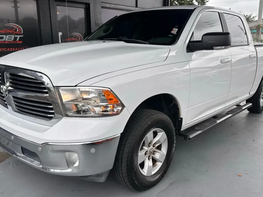 2019 Ram 1500 SLT photo 1