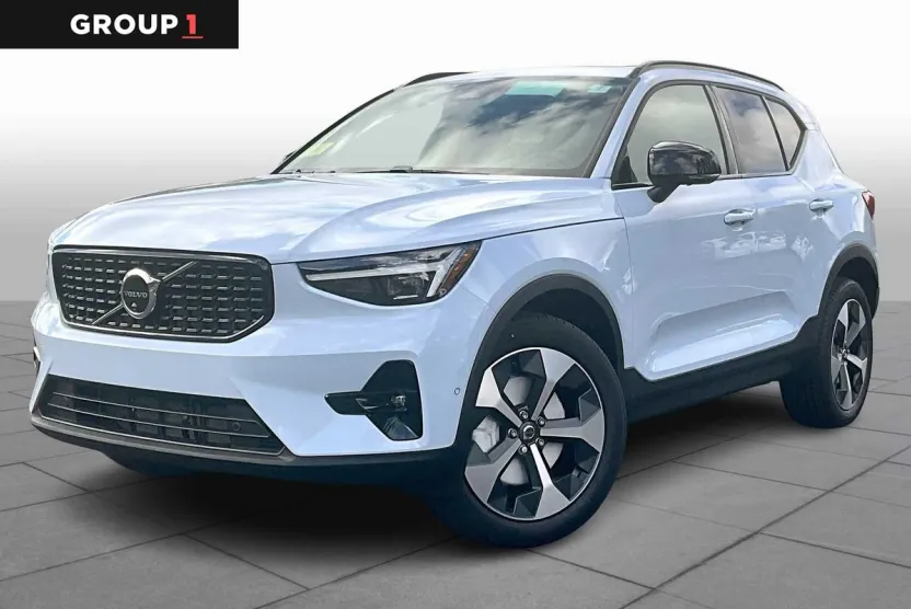 2026 Volvo XC40 Plus photo 1