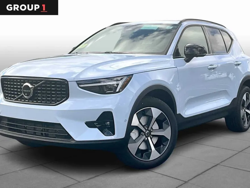 2026 Volvo XC40 Plus photo 1