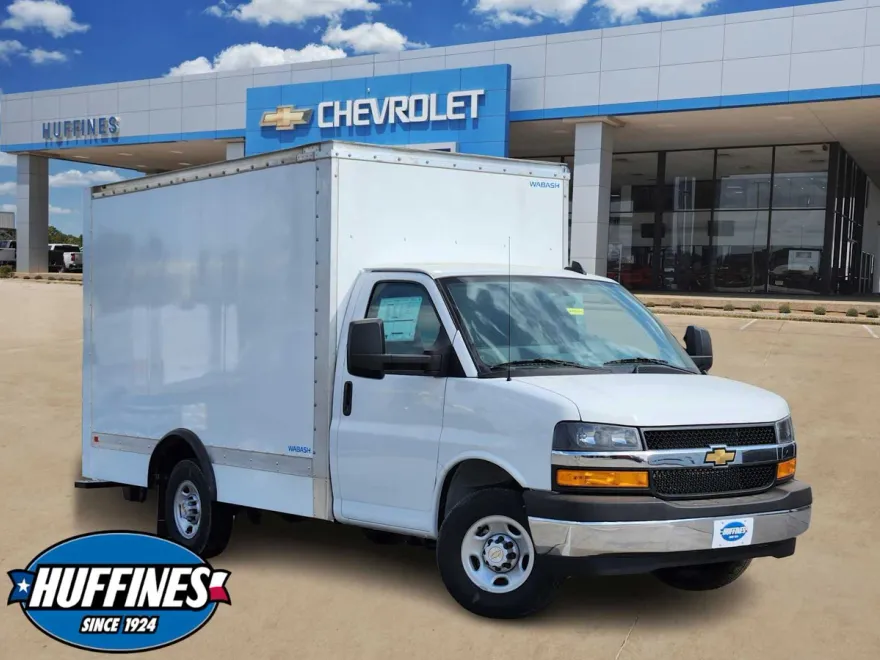 2025 Chevrolet Express 3500 Cutaway photo 1