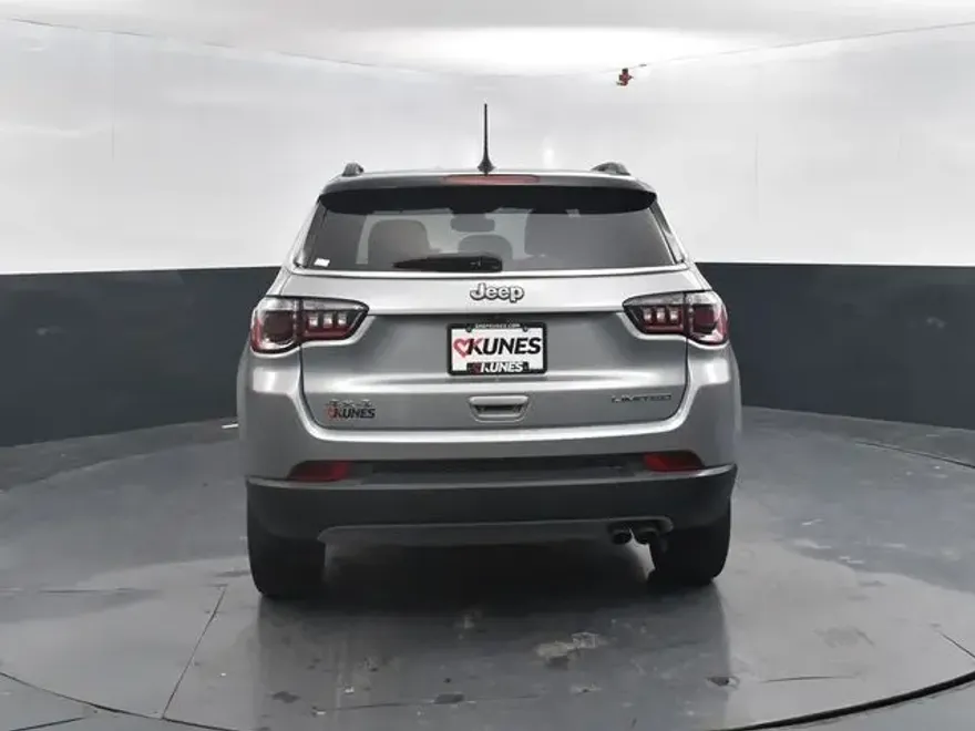 2022 Jeep Compass Limited photo 1