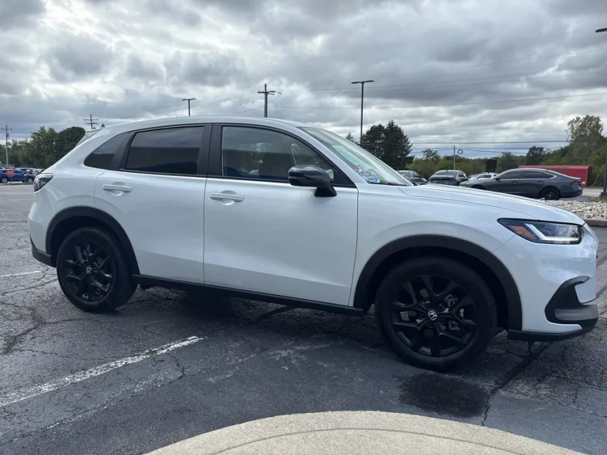 2025 Honda HR-V Sport photo 1