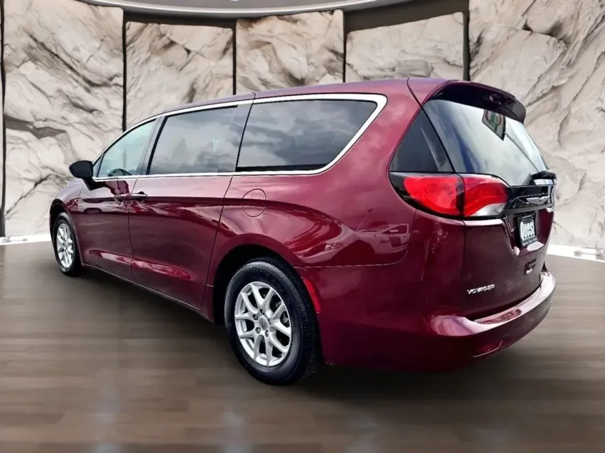 2023 Chrysler Voyager LX photo 1