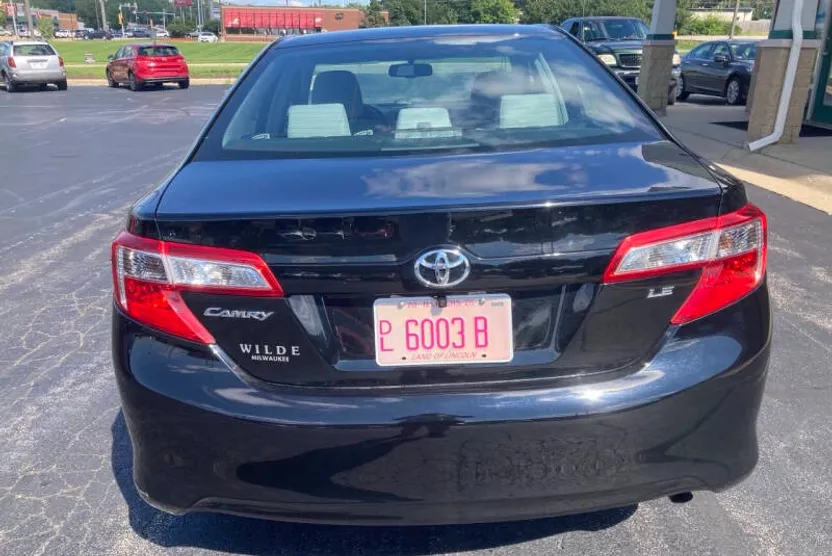 2013 Toyota Camry LE photo 1