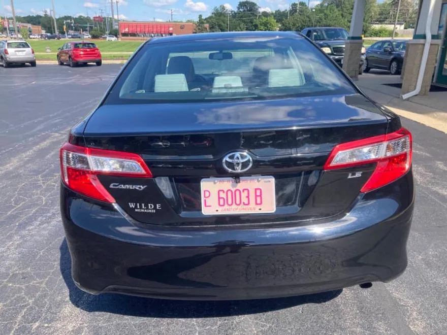 2013 Toyota Camry LE photo 1