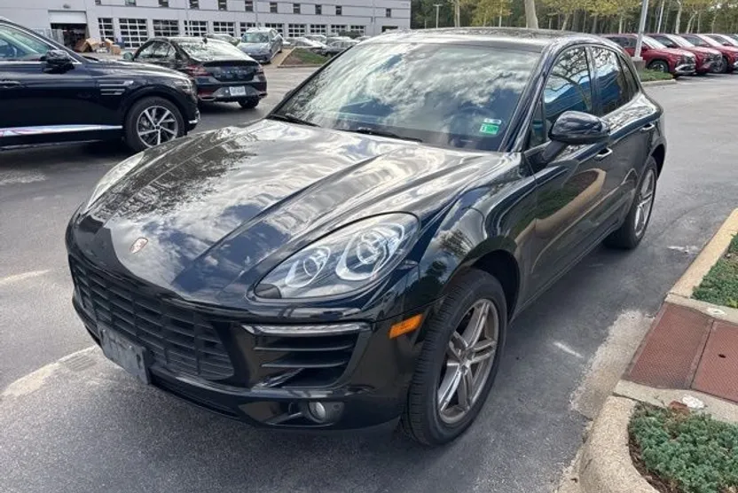 2017 Porsche Macan Base photo 1