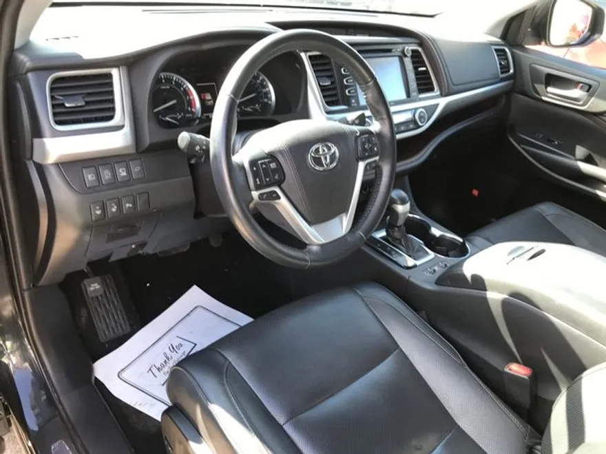 2019 Toyota Highlander Limited photo 1