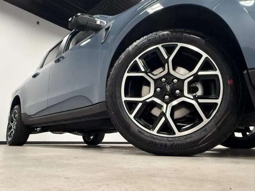 2025 Ford Maverick Lariat photo 1