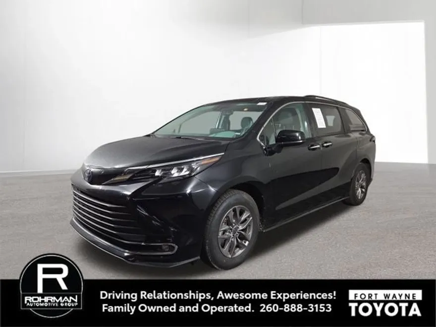 2024 Toyota Sienna XLE photo 1