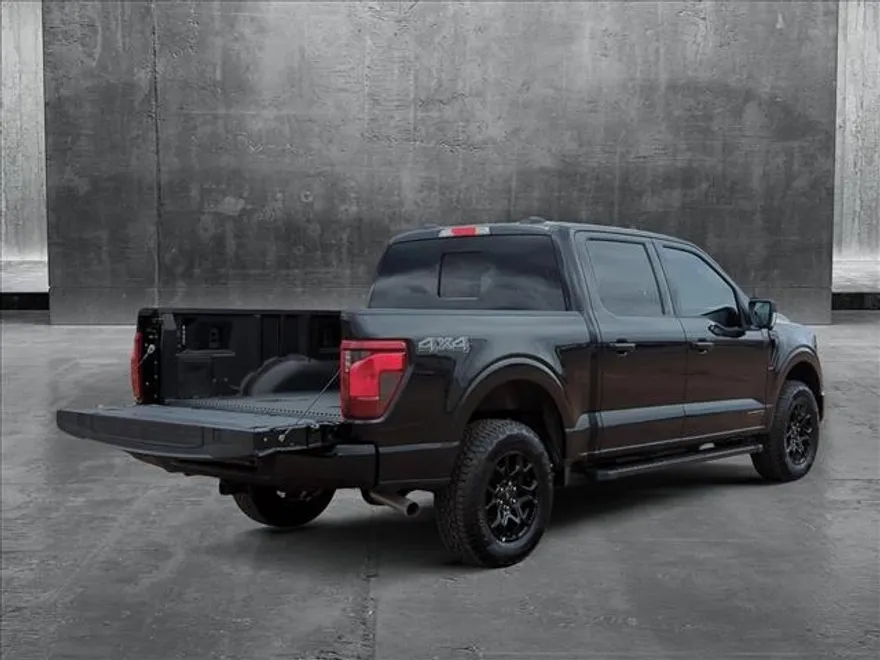 2025 Ford F-150 XLT photo 2