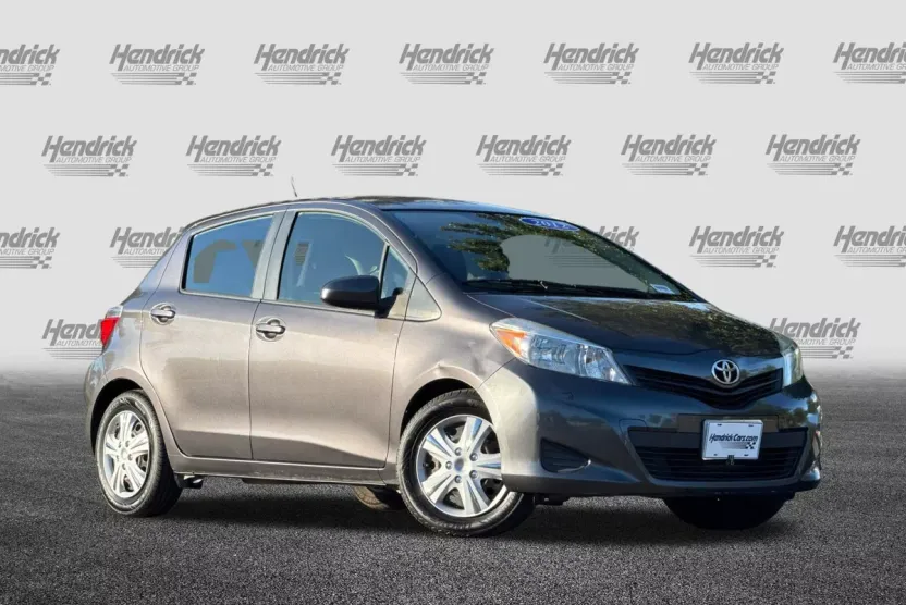 2012 Toyota Yaris LE photo 1