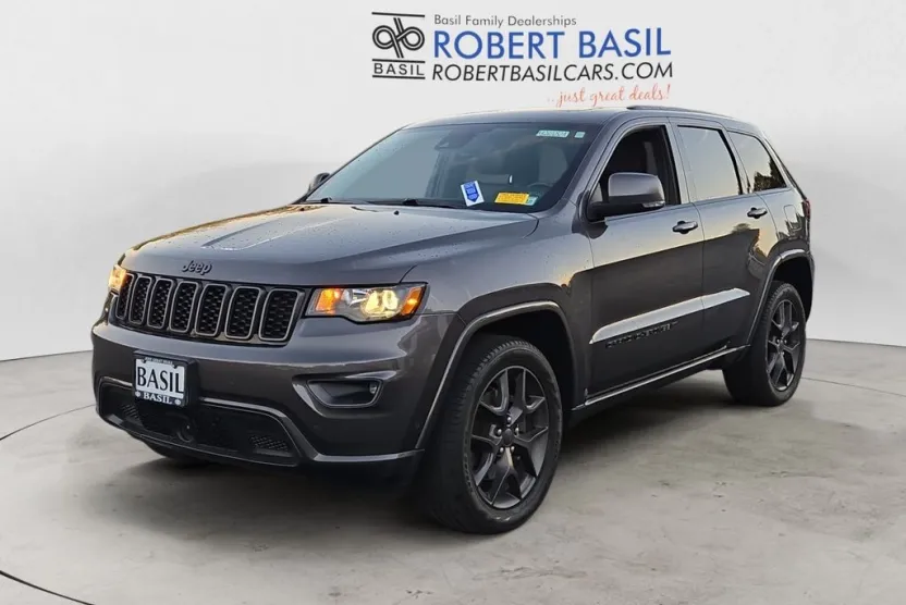 2021 Jeep Grand Cherokee Anniversary Edition photo 1