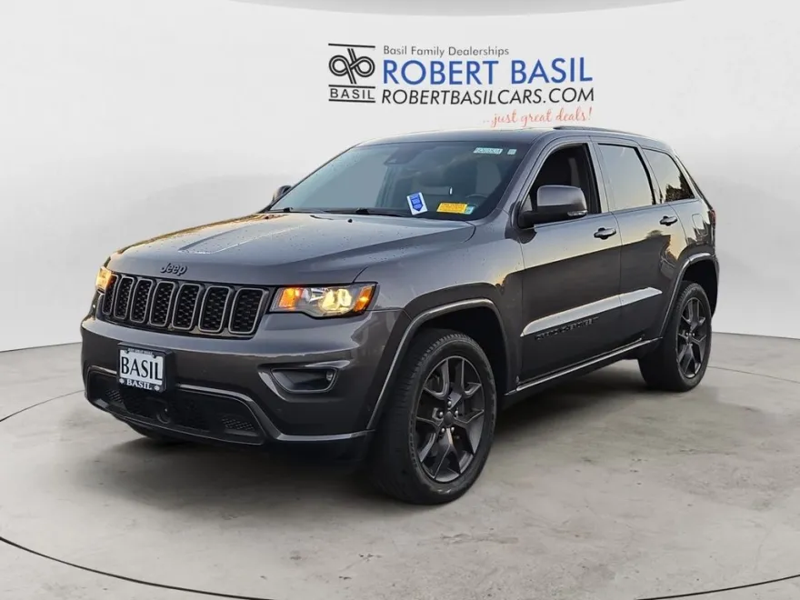 2021 Jeep Grand Cherokee Anniversary Edition photo 1
