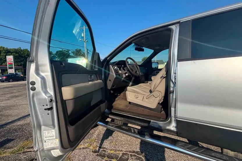 2010 Ford F-150 photo 1