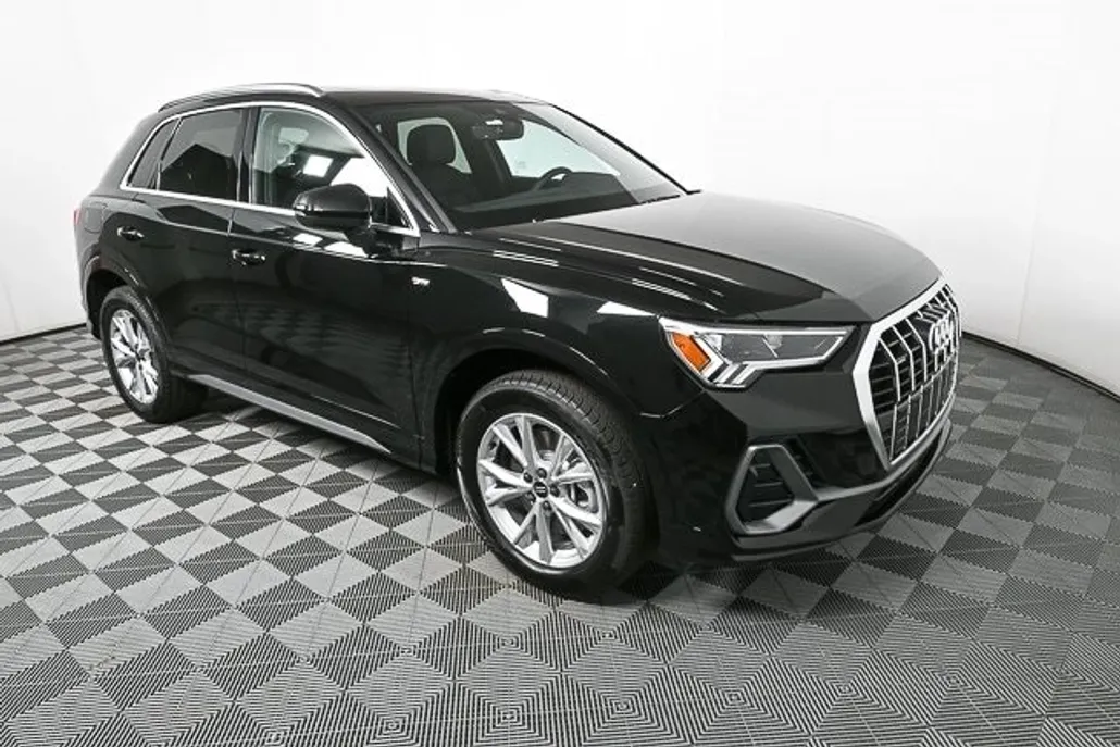 2025 Audi Q3 45 TFSI S line Premium photo 1
