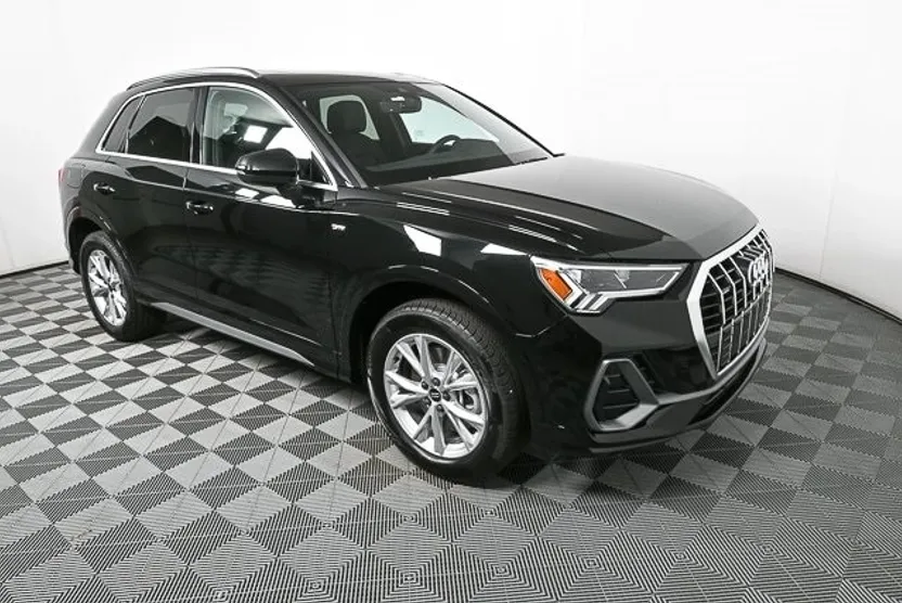 2025 Audi Q3 45 TFSI S line Premium photo 1