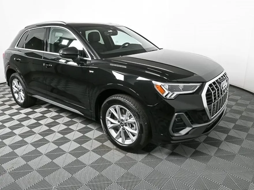 2025 Audi Q3 45 TFSI S line Premium photo 1