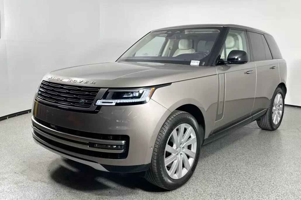 2023 Land Rover Range Rover SE photo 1
