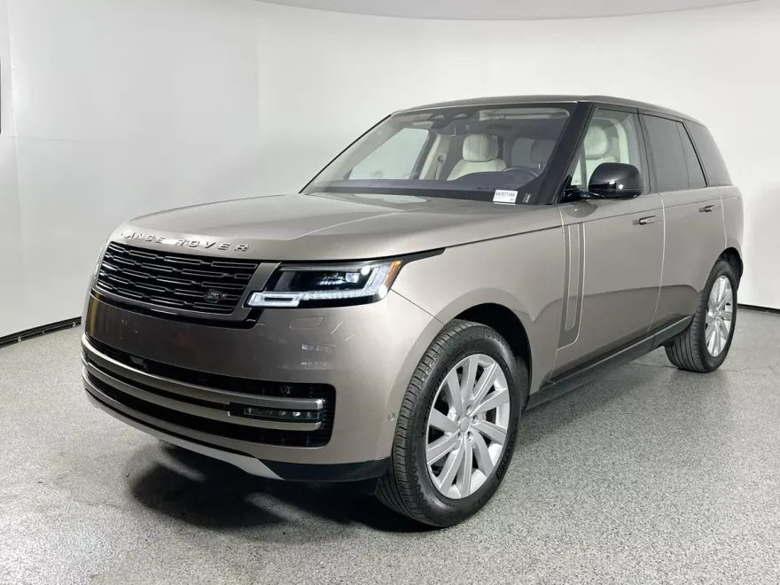 2023 Land Rover Range Rover SE photo 1
