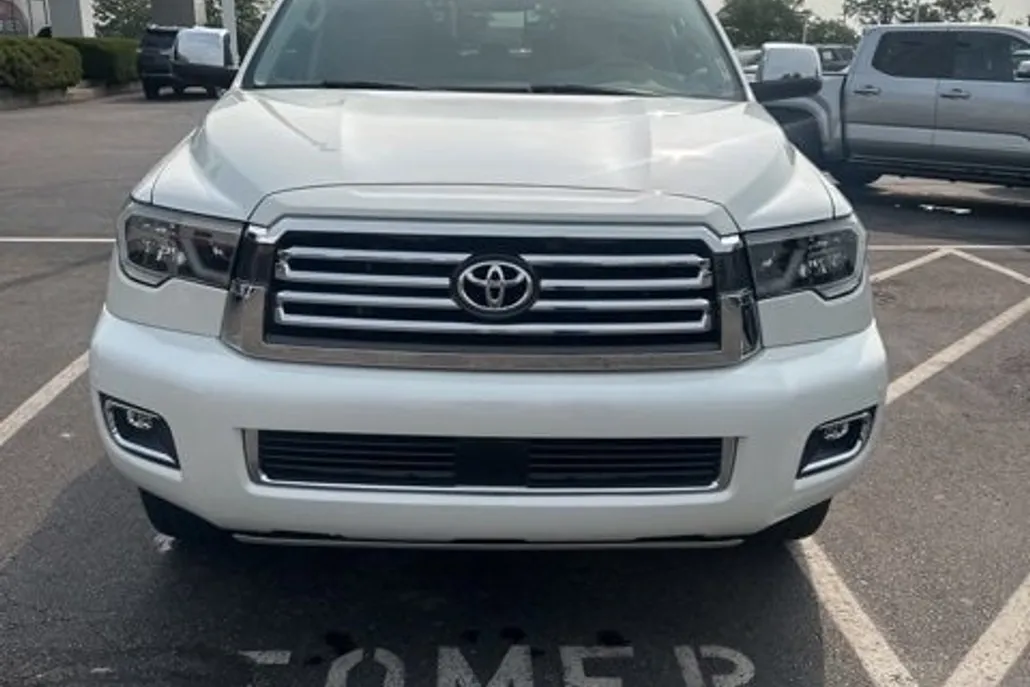 2020 Toyota Sequoia Platinum photo 1
