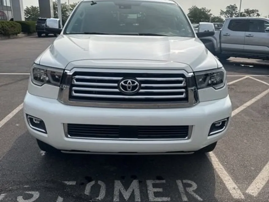 2020 Toyota Sequoia Platinum photo 1