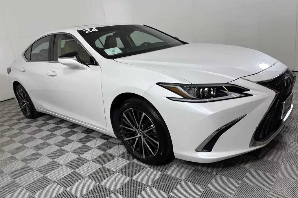 2024 Lexus ES 300h Premium photo 1