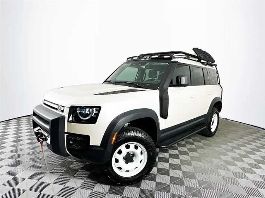 2024 Land Rover Defender 110 S photo 1
