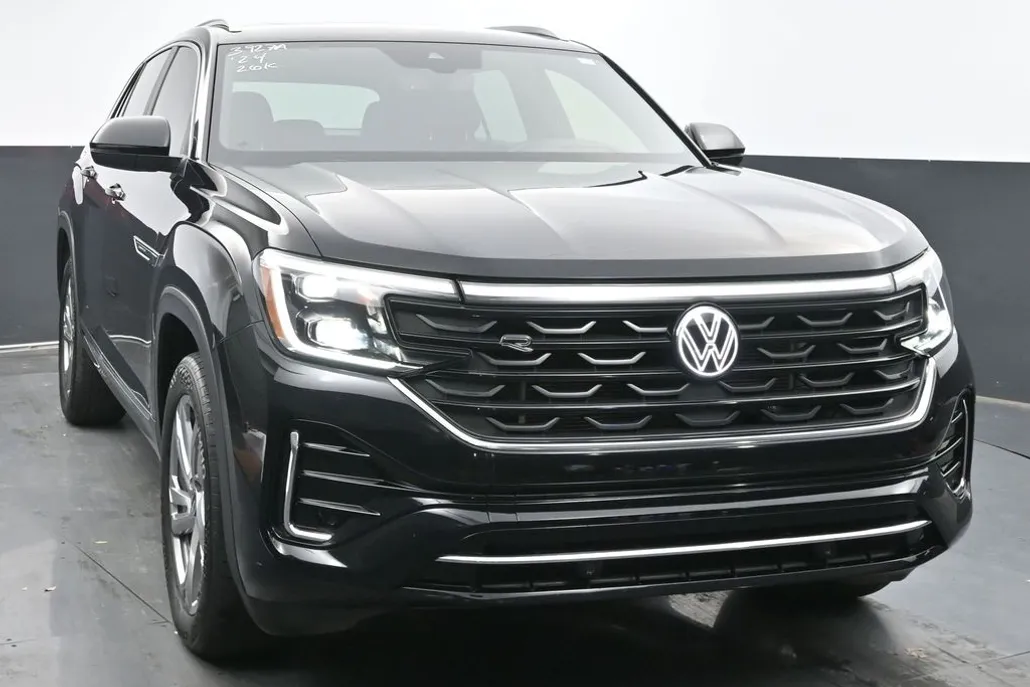 2024 Volkswagen Atlas Cross Sport SEL R-Line photo 1