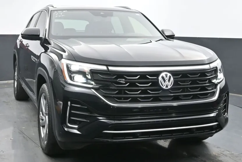 2024 Volkswagen Atlas Cross Sport SEL R-Line photo 1