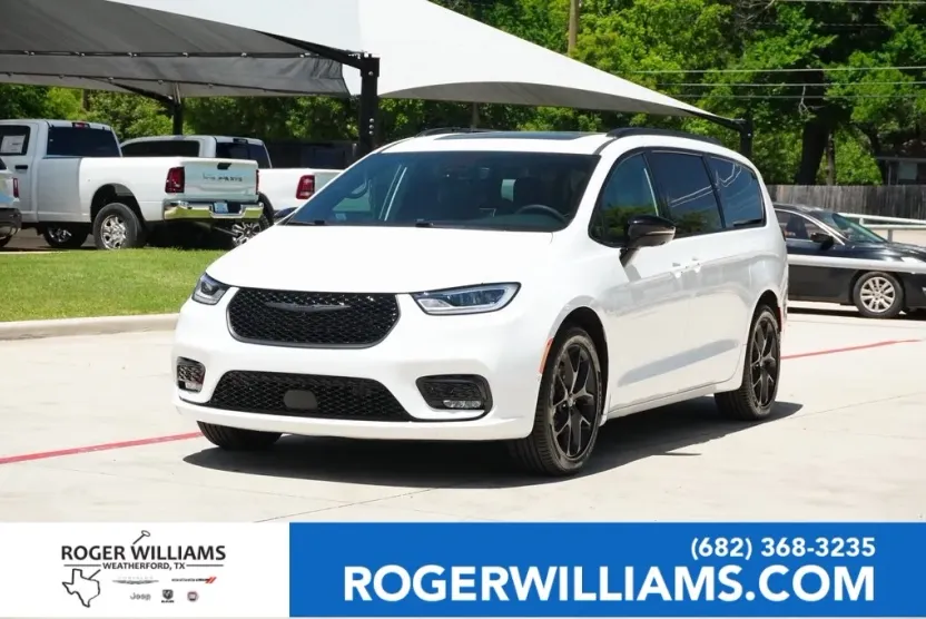 2024 Chrysler Pacifica Limited photo 1