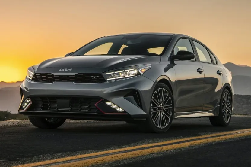 2023 Kia Forte GT-Line photo 1