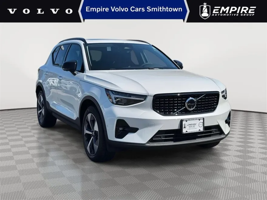 2025 Volvo XC40 Plus photo 1