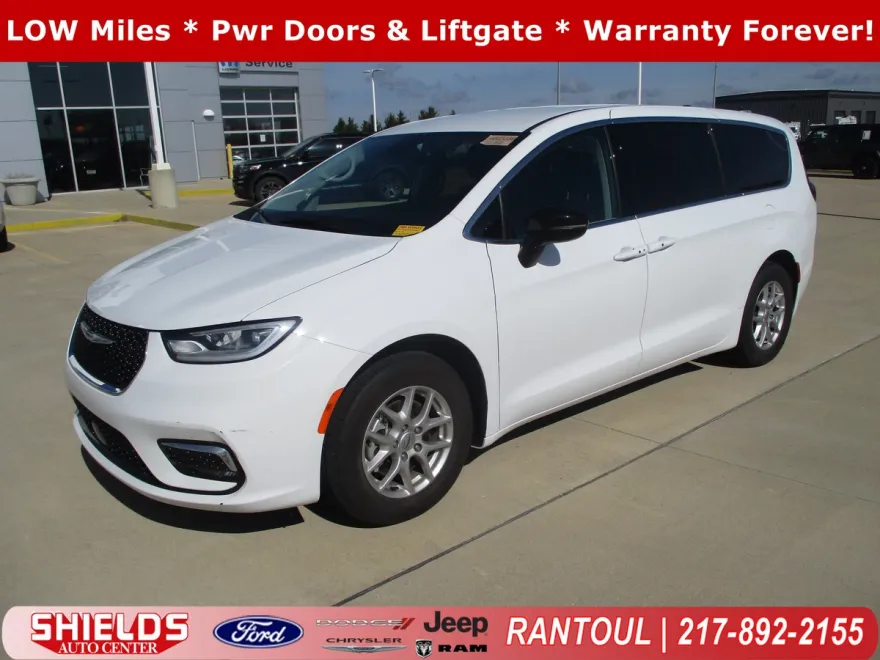 2024 Chrysler Pacifica Touring L photo 1
