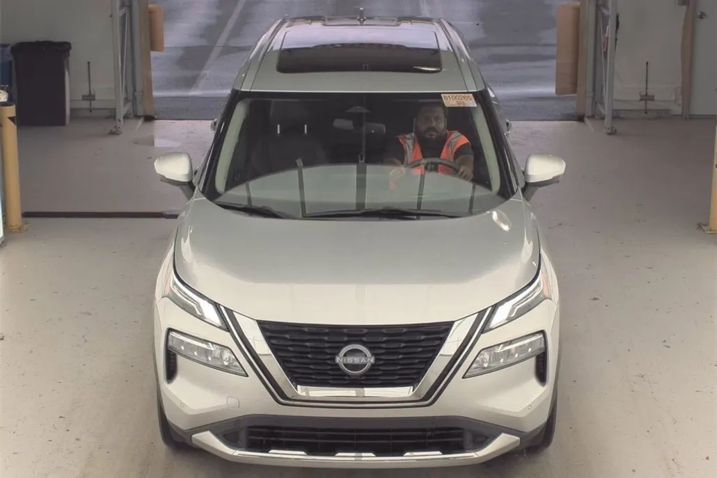 2023 Nissan Rogue Platinum photo 1