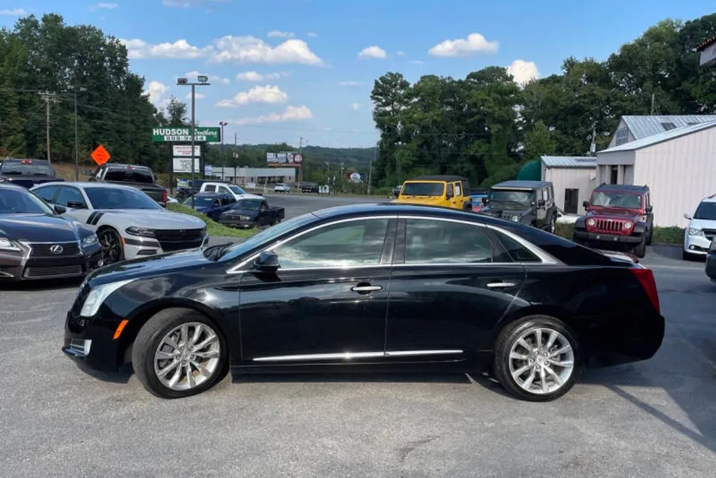2015 Cadillac XTS Luxury photo 1