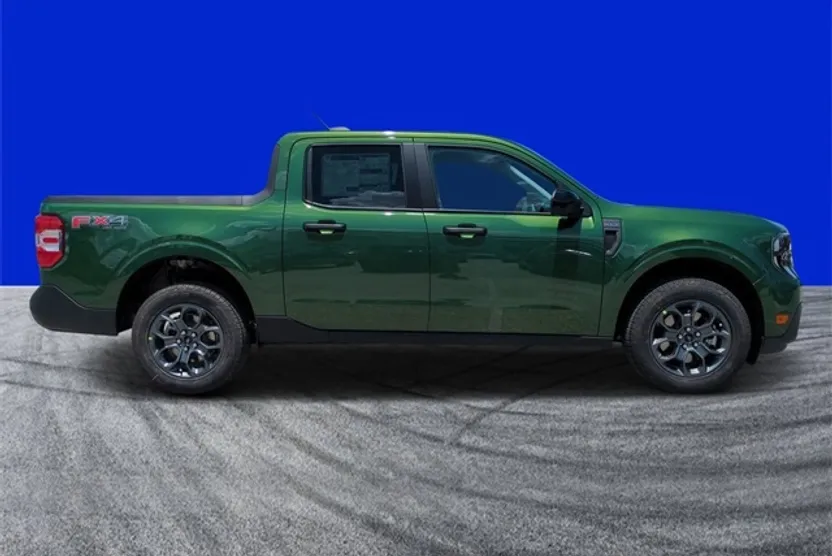 2025 Ford Maverick XLT photo 1