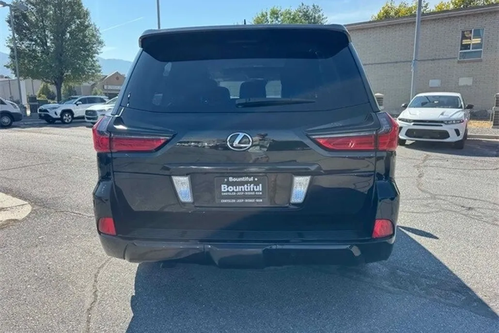 2017 Lexus LX 570 photo 1