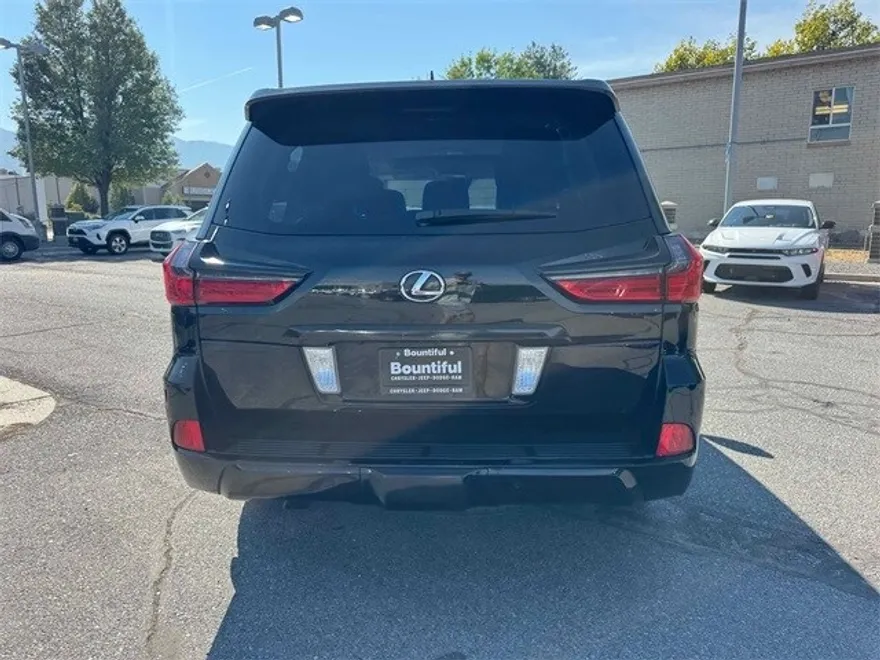 2017 Lexus LX 570 photo 1