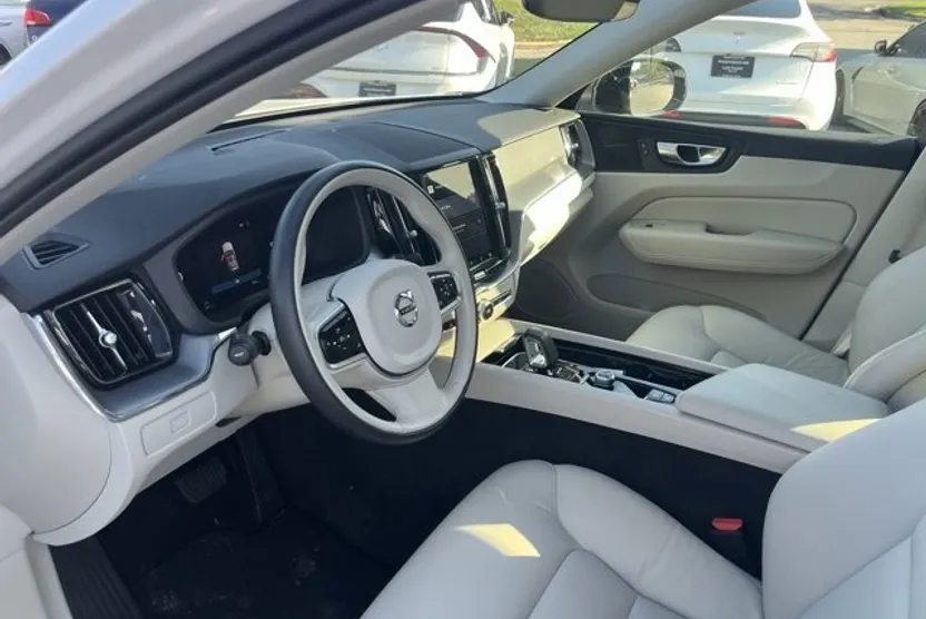 2024 Volvo XC60 B5 Core photo 1