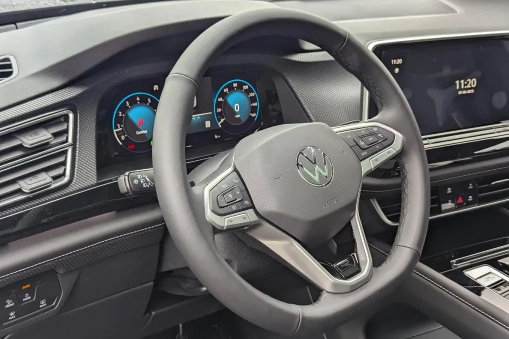 2025 Volkswagen Atlas Cross Sport SEL Premium R-Line photo 1